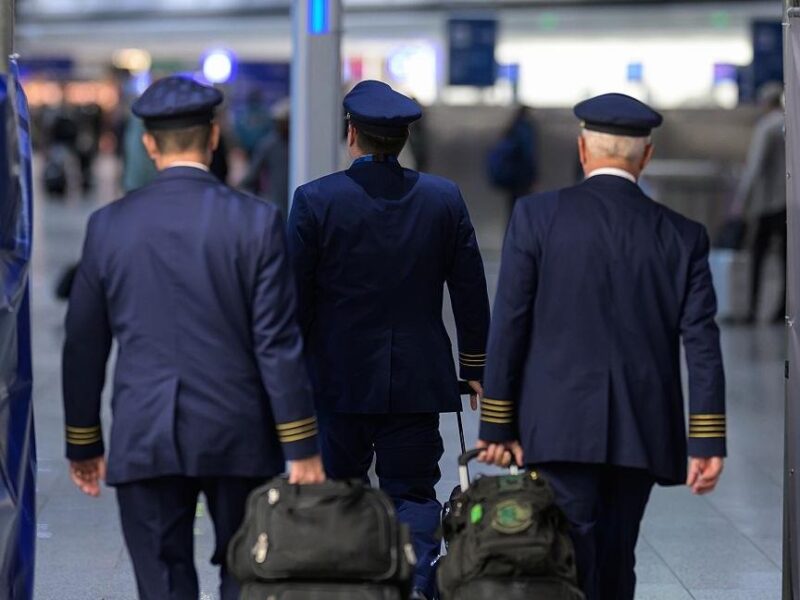 В Німеччині пілоти двох авіакомпаній влаштували страйк