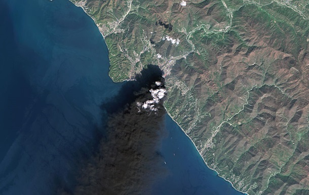 В РФ заявили, що повністю погасили пожежу в Туапсе