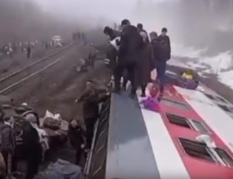 В Росії перекинувся пасажирський поїзд