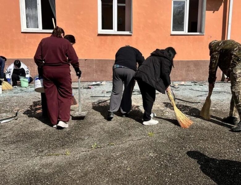 В Туапсе після удару по НПЗ пройшов “нафтовий дощ”