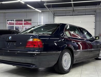В Україну завезли рідкісний лімузин BMW L7 із 90-х