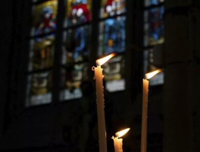 В Єрусалимі зійшов Благодатний вогонь