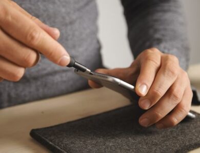 Ваш смартфон звучить глухо: ось як легко почистити динамік