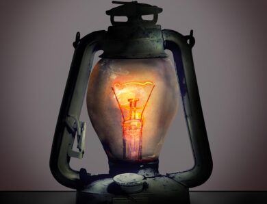 Вчені пояснили, чому люди бояться темряви