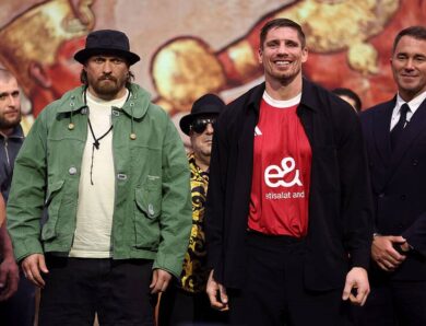 Верхувен висловив намір відібрати в Усика пояси