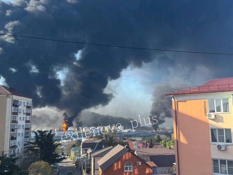 Видно з космосу. Потужний удар по НПЗ в Туапсе