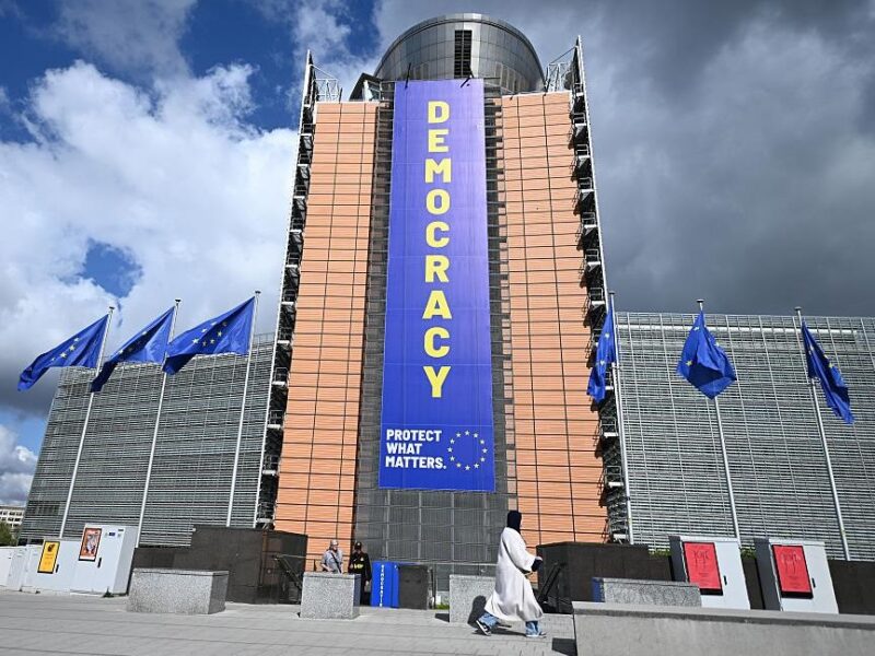 ЄС розглядає суворіші податкові умови для Києва на кредиту в &euro;90 млрд