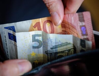 Євро знову оновило рекорд в Україні