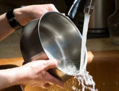 Засяє, як нова: як відчистити пригорілу каструлю