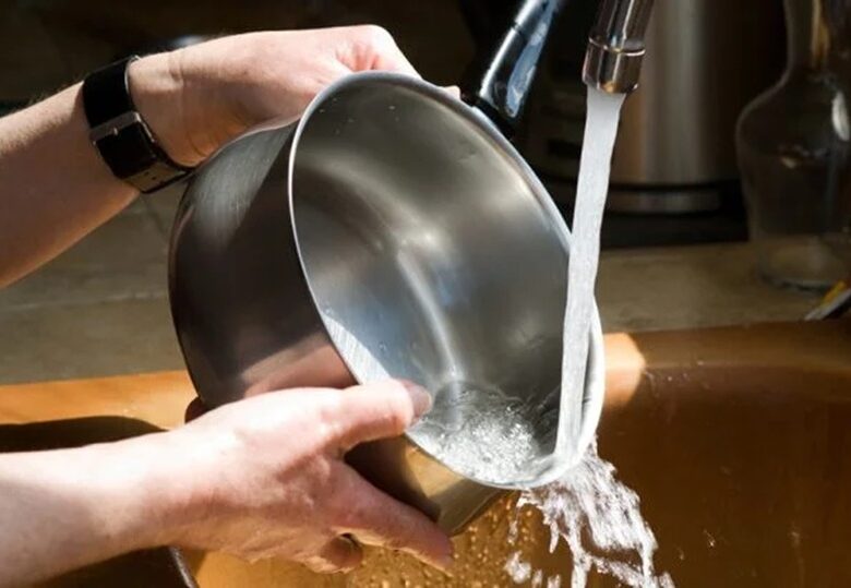 Засяє, як нова: як відчистити пригорілу каструлю