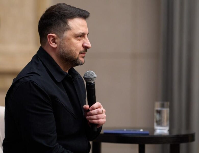 Зеленський анонсував тристоронні переговори
