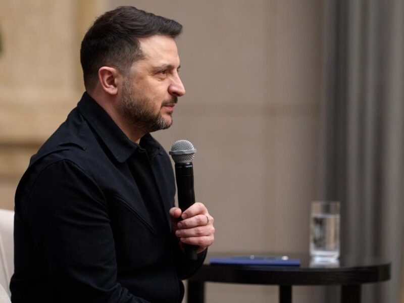 Зеленський анонсував тристоронні переговори