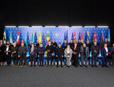 Зеленський вручив відзнаки “Місто-герой України”