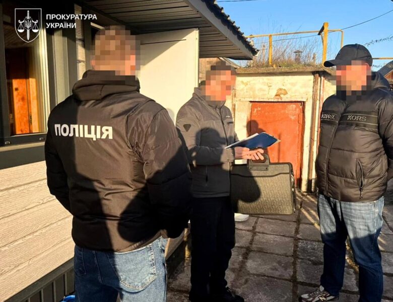 Зловживання при закупівлях деревини для ЗСУ: проведено обшуки у 11 регіонах