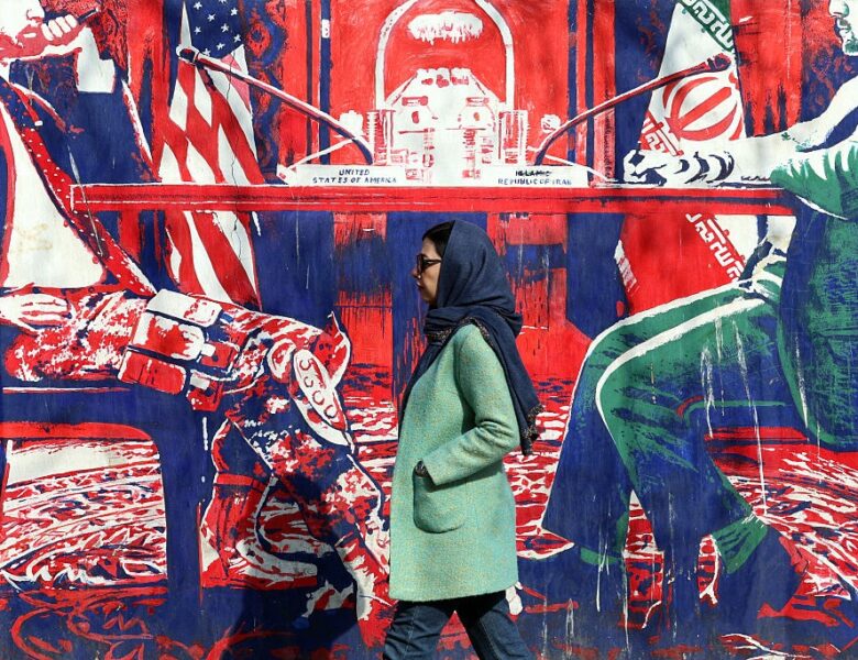 ЗМІ назвали валюту, яка врятувала економіку Ірану від краху