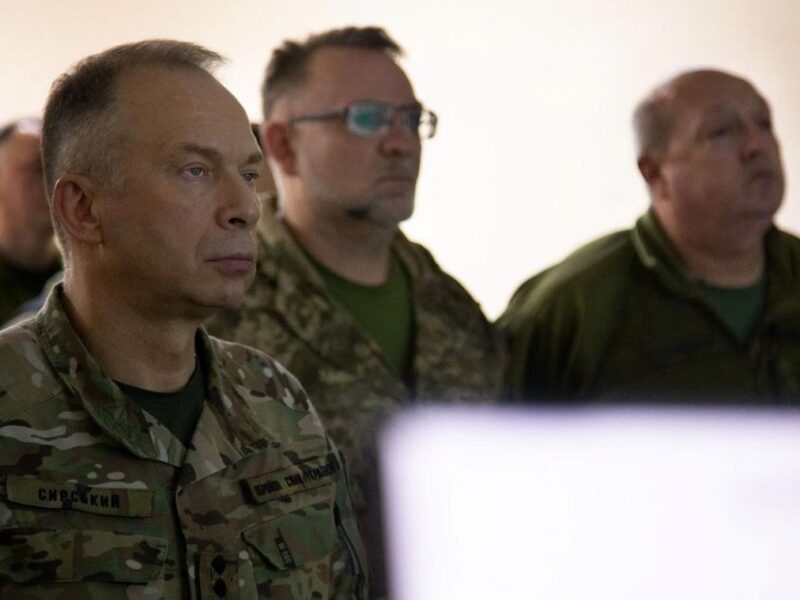 ЗСУ утримують позиції на півдні – Сирський