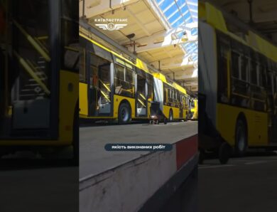 «Київпастранс» продовжує оновлювати транспорт: у ТРЕД № 1 ремонтують 5-й від початку року тролейбуса