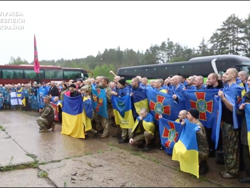 СБУ показала ексклюзивні фото та відео з обміну полоненими 15 травня