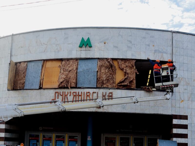 Атака на Київ: пошкоджено станцію метро Лук’янівську