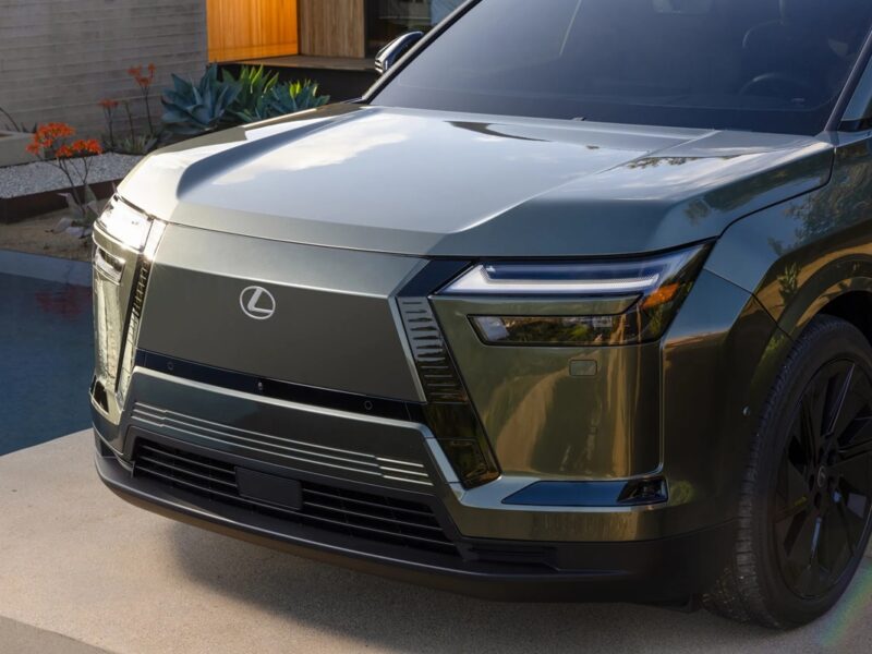 Дебютував електричний кросовер Lexus TZ