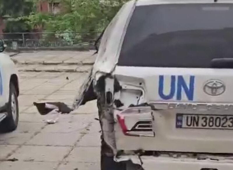 Дрони РФ атакували Херсон: пошкоджені авто ООН, є загибла