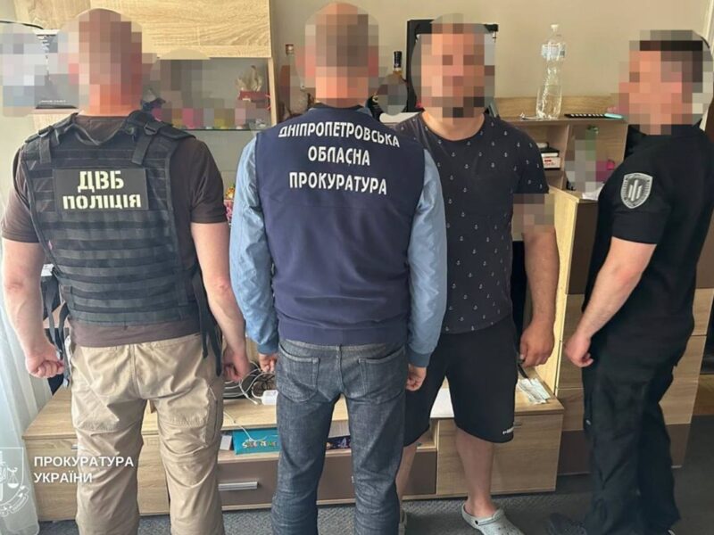 Експравоохоронців з Дніпра підозрюють у катуванні