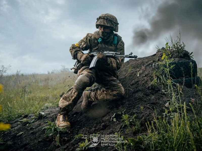 Генштаб заявив про бої по всій лінії фронту