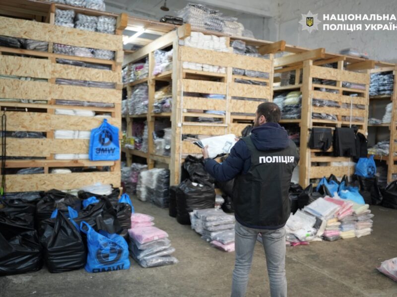 Гуманітарку з Туреччини продавали на 7 км в Одесі