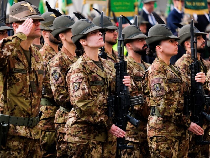 Італія напрявляє до Румунії військову місію