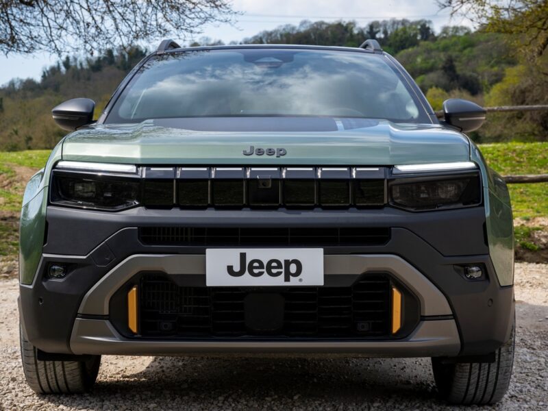 Jeep оновив кросовер Avenger для Європи та представив ювілейну версію