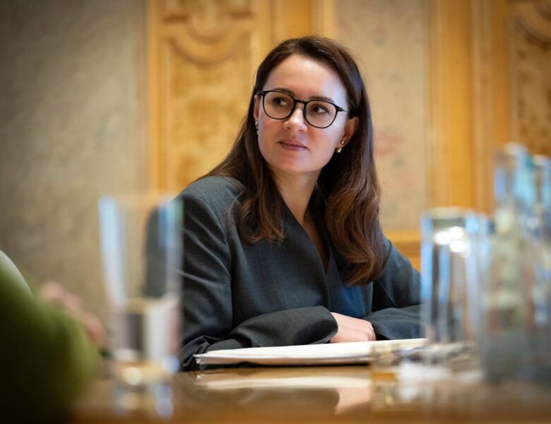 Кабмін змінив правила перетину кордону для жінок