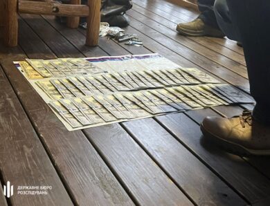 Хмельницький бізнесмен організував схему з “переведенням у тил” за $5 тисяч
