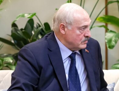 Лукашенко анонсував приїзд довіреної особи Макрона в Білорусь