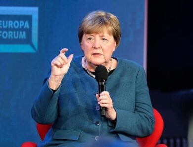 Меркель відмовилась бути посередником в перемовах з Путіним
