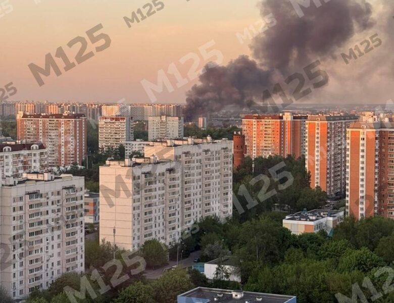Москву атакують дрони, горять промислові об’єкти РФ