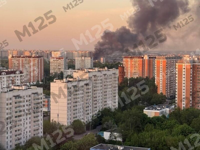 Москву атакують дрони, горять промислові об’єкти РФ