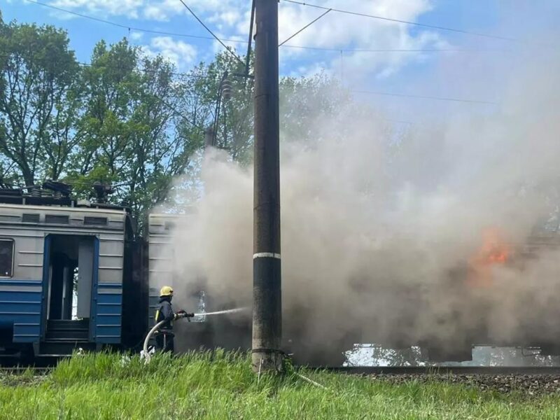 На Черкащині під час руху спалахнув електропоїзд