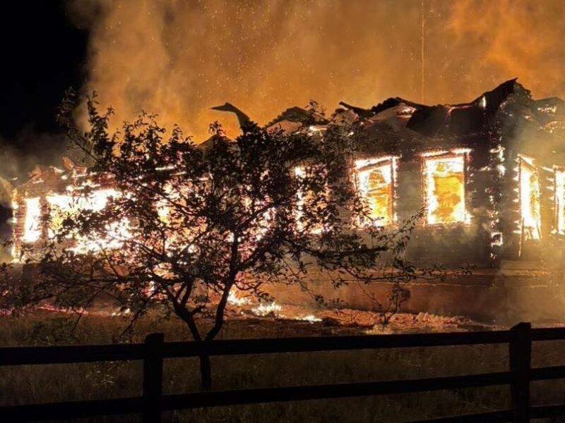 На Чернігівщині через атаку російського дрона згоріла школа