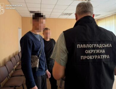 На Дніпропетровщині затримали чоловіка за катування 16-річної