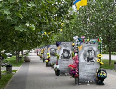 На Київщині підлітки танцювали на Алеї Слави під російську музику