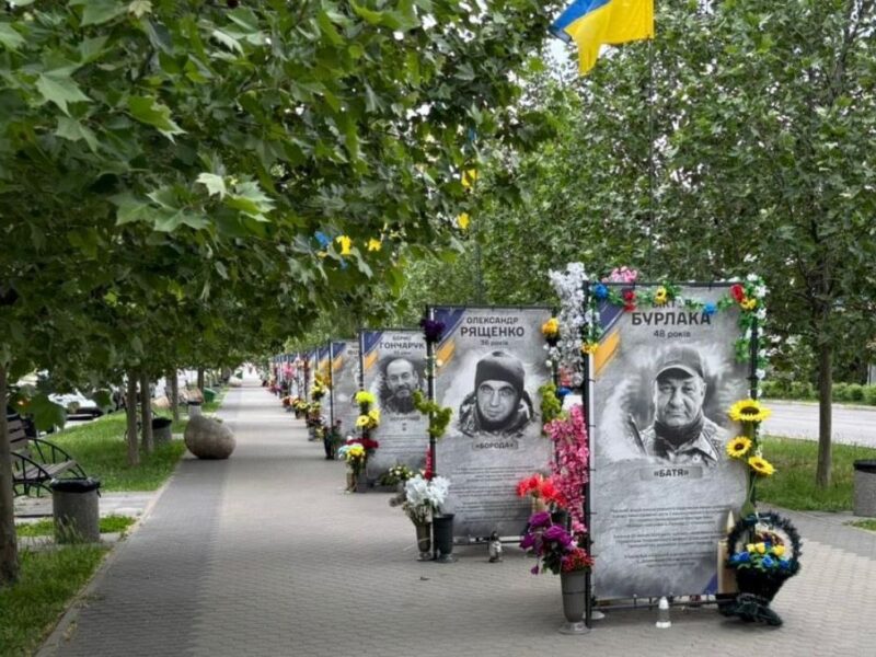 На Київщині підлітки танцювали на Алеї Слави під російську музику