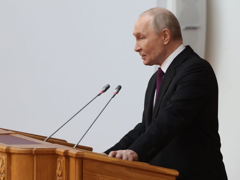 “На тлі зниження”: в Росії перестали публікувати рейтинг Путіна