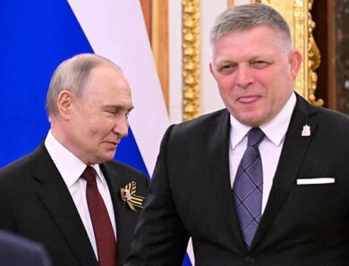 Накине коло: Фіцо до Москви летітиме через чотири країни ЄС