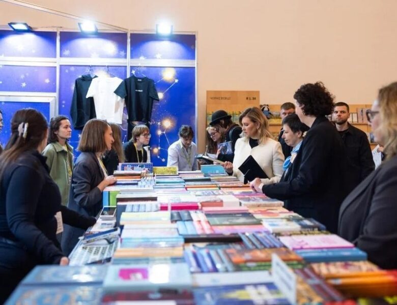Олена Зеленська відвідала Книжковий Арсенал і розповіла, які книги придбала