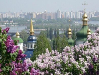 Опитування показало ставлення українців до травневих свят