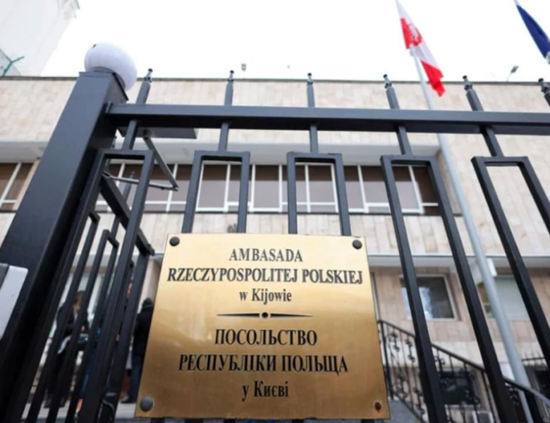 Польща попередила Росію про наслідки ударів по дипмісіях у Києві