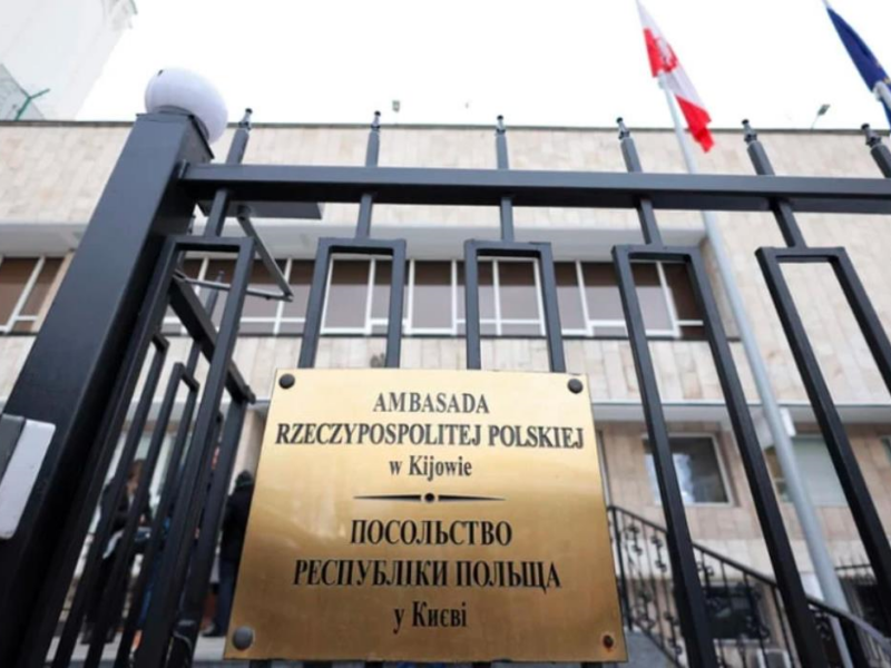 Польща попередила Росію про наслідки ударів по дипмісіях у Києві
