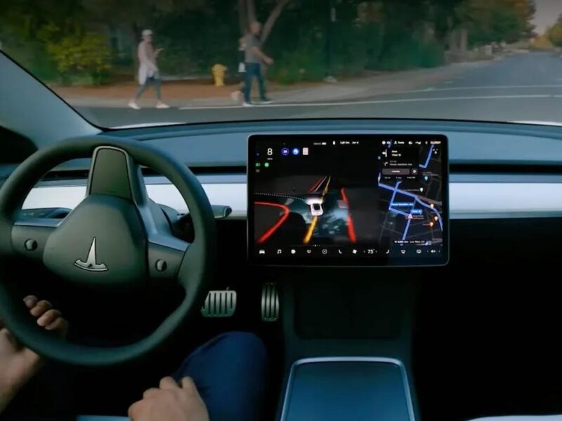 Працівники Tesla не довіряють автопілоту компанії – Reuters