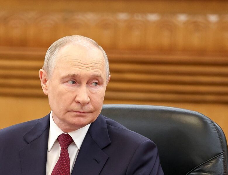 Путін доручив готувати “відповідь” на “удар по гуртожитку” на Луганщині
