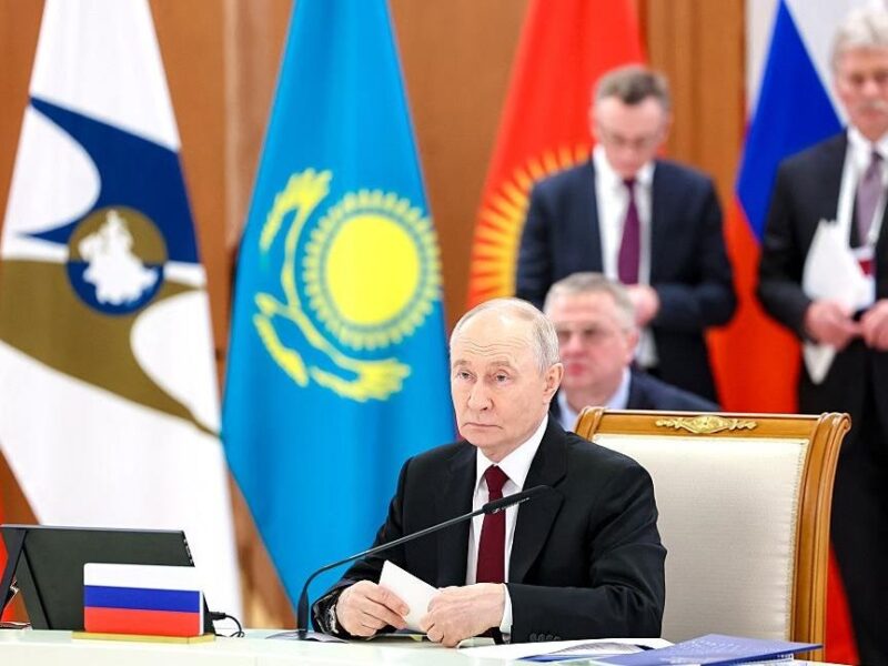 Путін і лідери ЄАЕС вимагають референдум у Вірменії